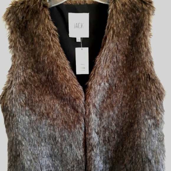 XMAS SALE🎄🥰Gorgeous Faux Fur Vest!! - Picture 6 of 15